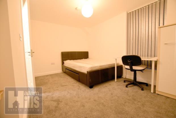 4 bed Terraced to rent Image 8
