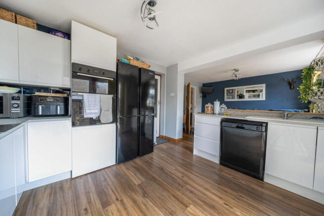 Carlisle Close, Basingstoke RG23 8JG photo 5