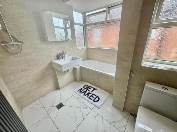 4 bed Semi-Detached for sale Image 10