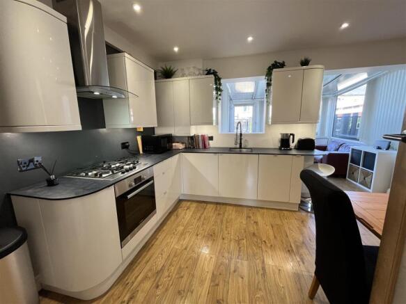 3 bed Terraced for sale Image 4