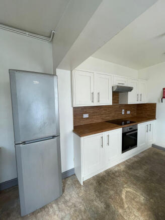4 bed House to rent Image 8