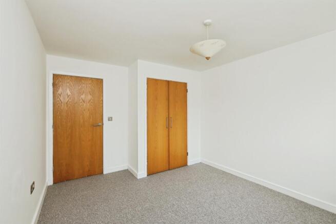 2 bed Ground Flat for sale Image 9