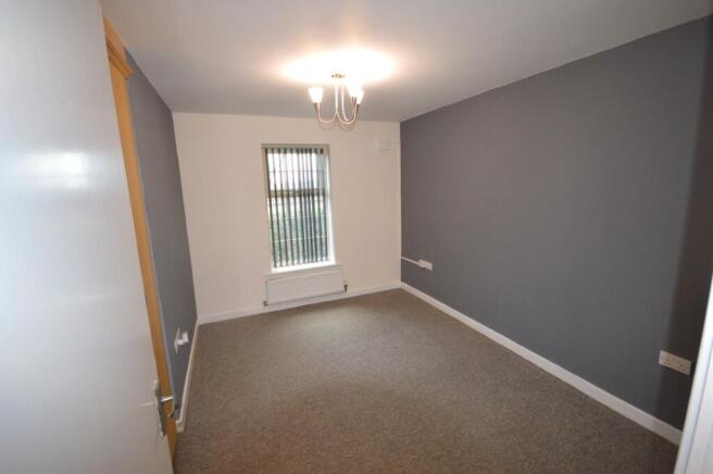 2 bed Flat to rent Image 10