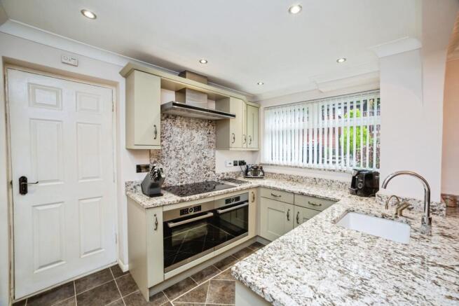3 bed Semi-Detached for sale Image 6