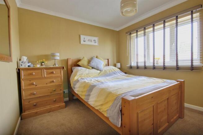 4 bed Detached for sale Image 8
