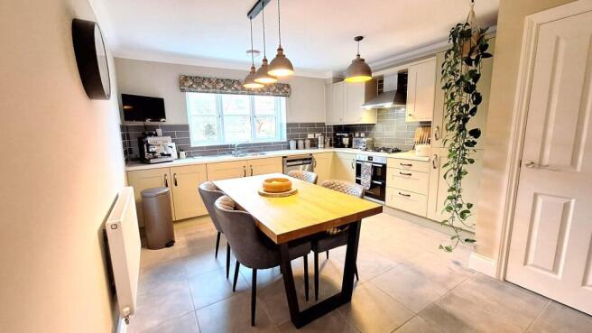 Kitchen/Breakfast Room