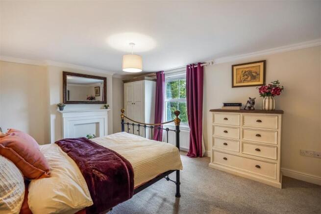 4 bed Detached for sale Image 11