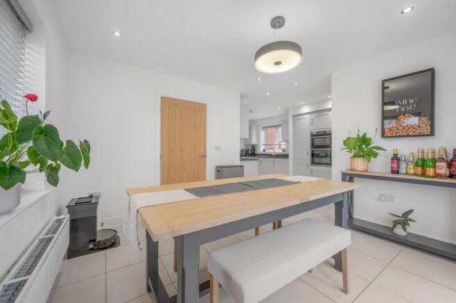 Kensington Close, Stratford-Upon-Avon, CV37 photo 4