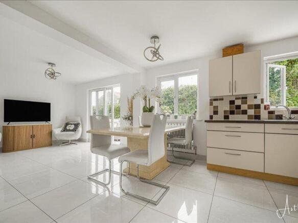 Edith Mills Close, Neath, SA11 photo 3