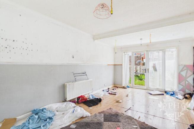 CAM01415G0-PR0496-STILL006.jpg