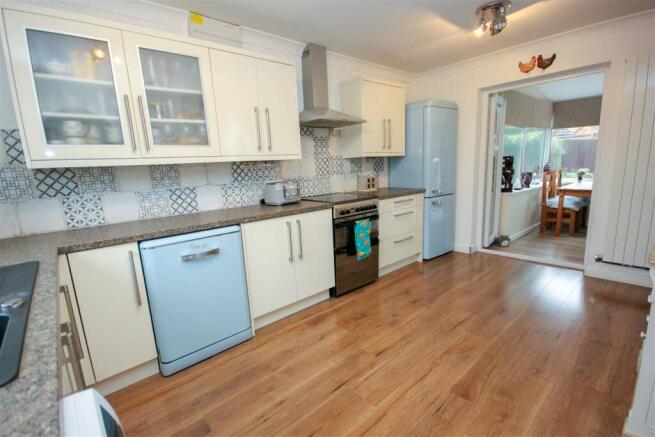 Kitchen 1.jpg