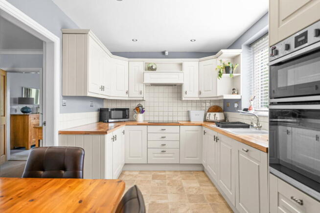 4 bed Detached for sale Image 9