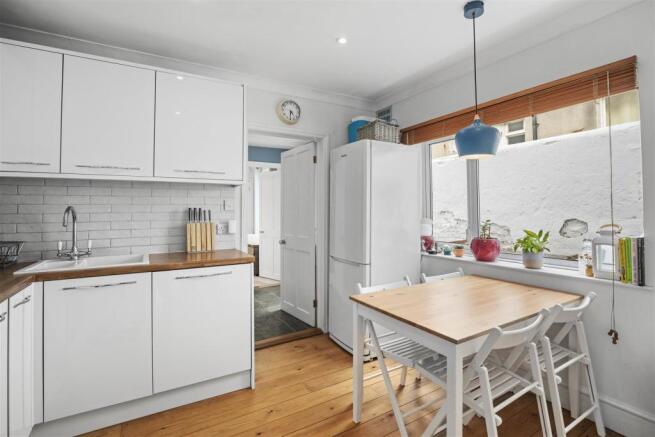 kitchen1a.jpg