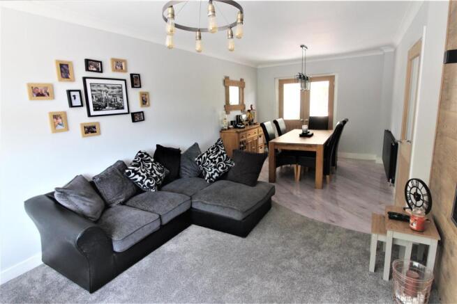 LOUNGE/ DINING ROOM