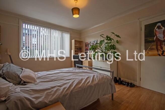 4 bed Semi-Detached to rent Image 5