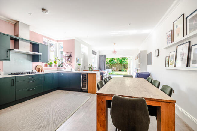 4 bed Semi-Detached for sale Image 4