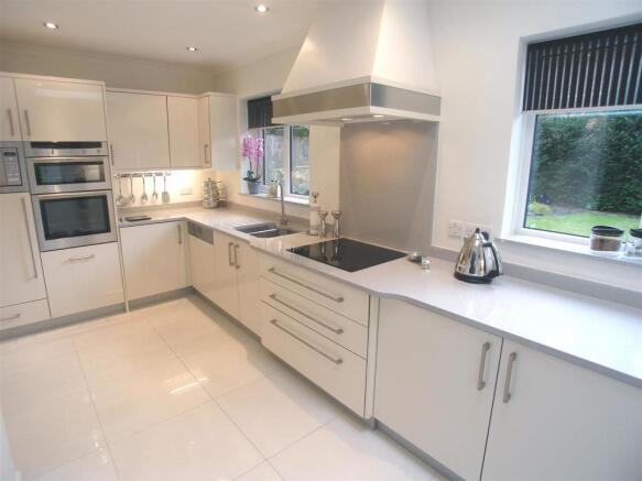 Stylish Fitted Kitchen