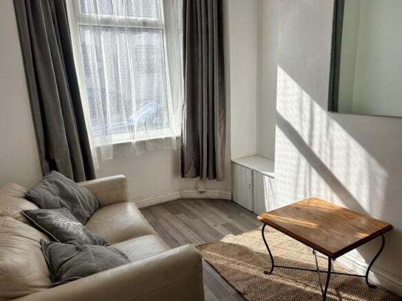 3 bed Terraced to rent Image 12