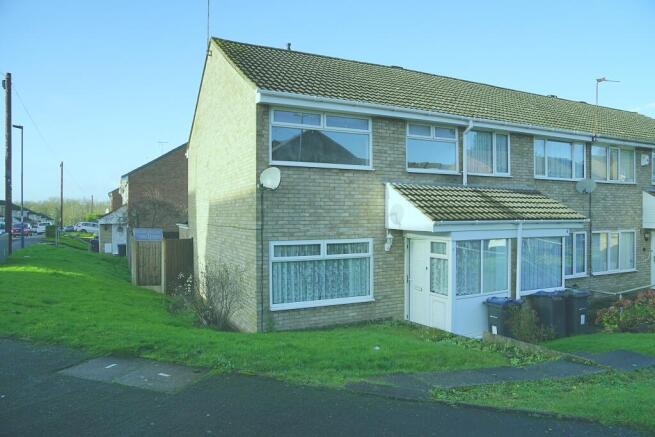 Charming 3-Bedroom End-Terraced Townhouse on Mill