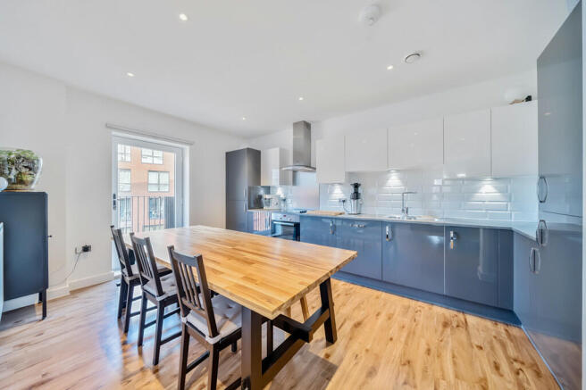 Kitchen/ Dining