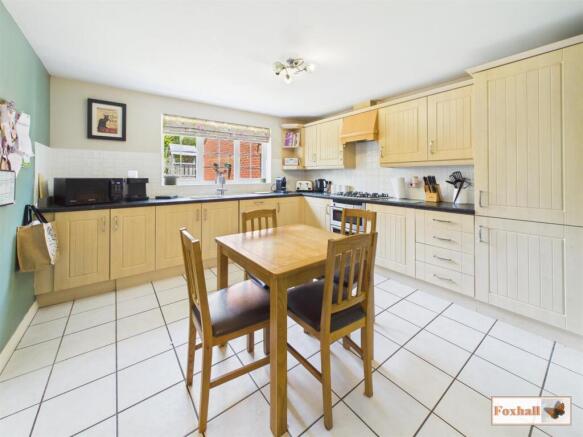 Kitchen / Breakfast Room