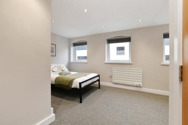 1 bed Apartment to rent Image 12