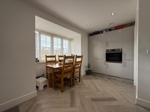 3 bed Semi-Detached to rent Image 4