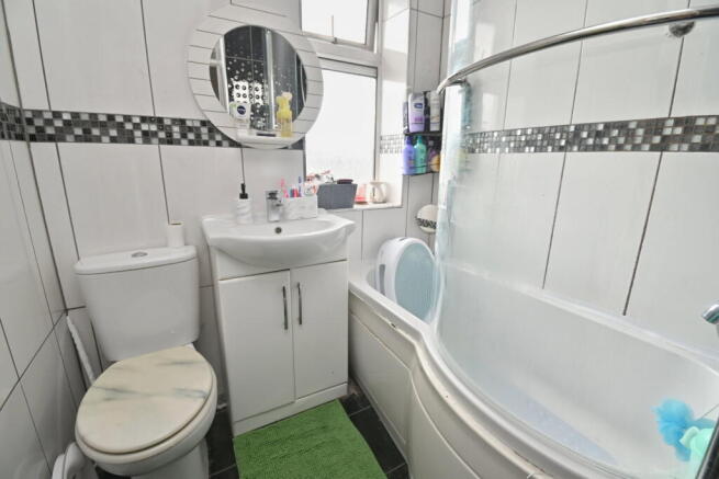 3 bed Terraced for sale Image 11