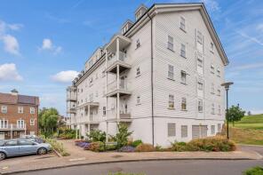 Flat 2, 53 Priors Barn House, Beaumont Drive, Worcester Park KT4 8FD