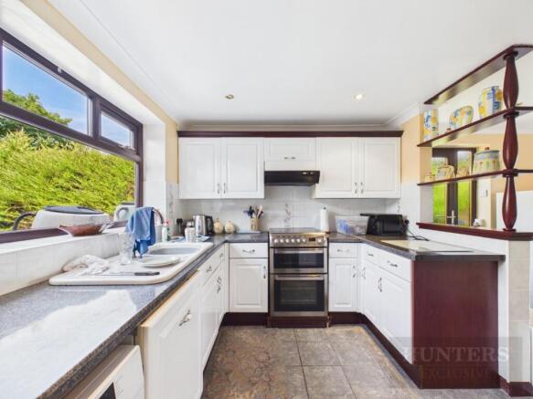 5 bed Detached Bungalow for sale Image 7