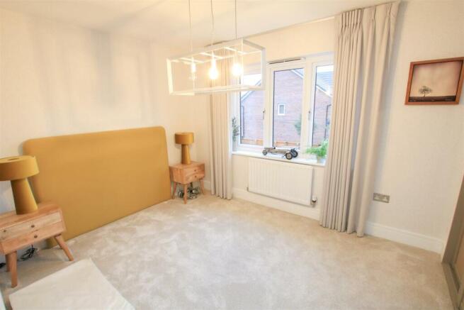 BEDROOM 4