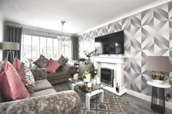 2 bed Semi-Detached Bungalow for sale Image 5