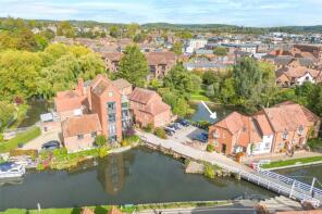 3, Dolton Mews, West Mills, Newbury RG14 5HT
