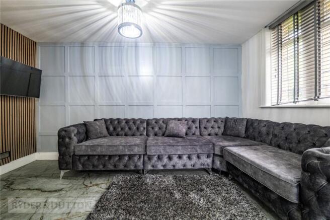5 bed Bungalow for sale Image 8
