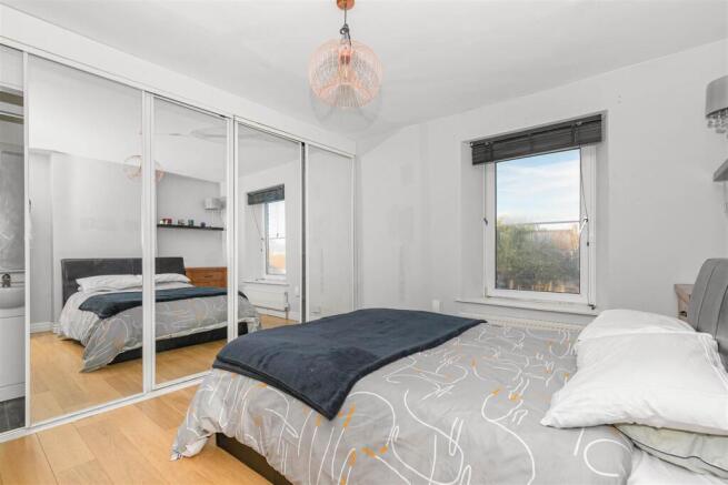 Bed 1.jpg