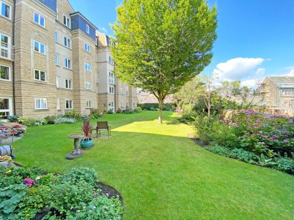 2 bed Flat for sale Image 7