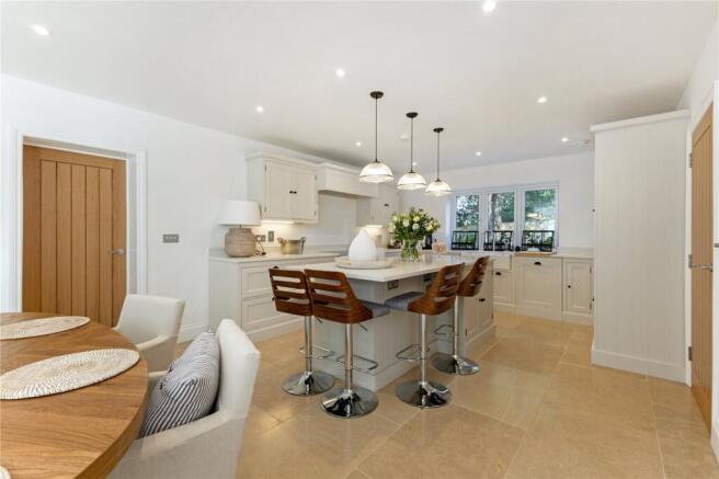 Andover Road, Highclere, Newbury, Hampshire, RG20 photo 5