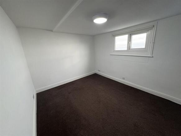 2 bed Apartment to rent Image 11