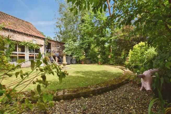 5 bed Detached for sale Image 5