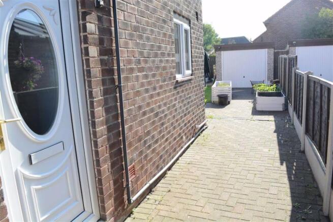 Detached garage/store