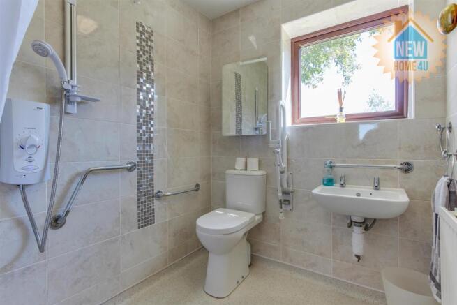 SHOWER ROOM:
