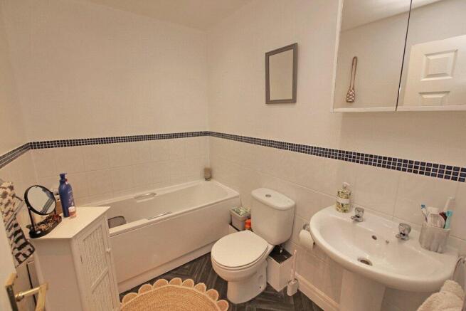 4 bed Semi-Detached for sale Image 11