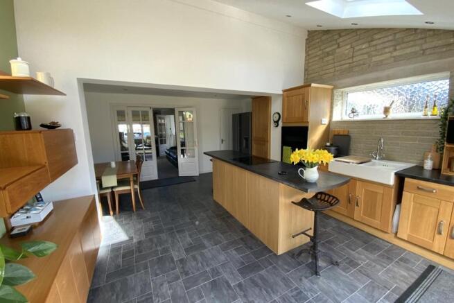kitchen/dining room 