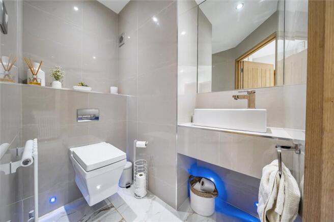 4 bed Detached for sale Image 11