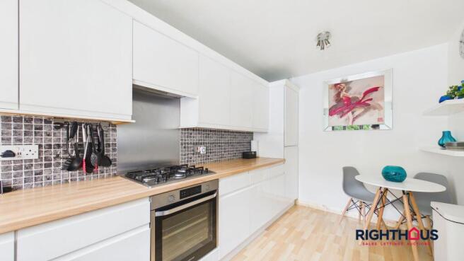 3 bed Semi-Detached for sale Image 9