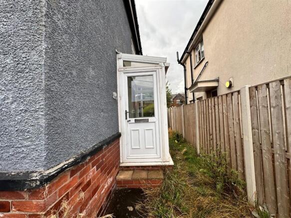3 bed Semi-Detached for sale Image 4