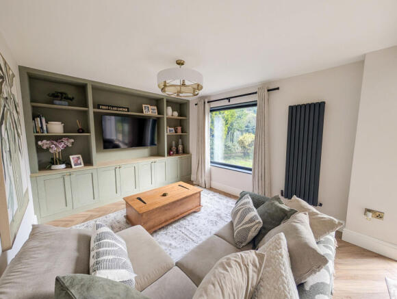 5 bed Detached for sale Image 7