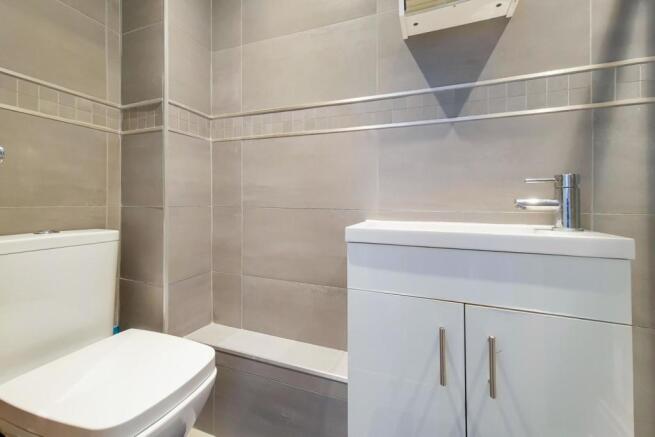 4_Shower Room-0.jpg