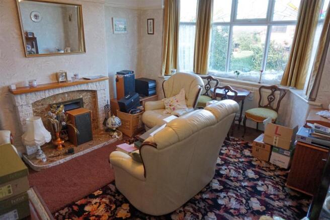 BAY FRONTED LOUNGE