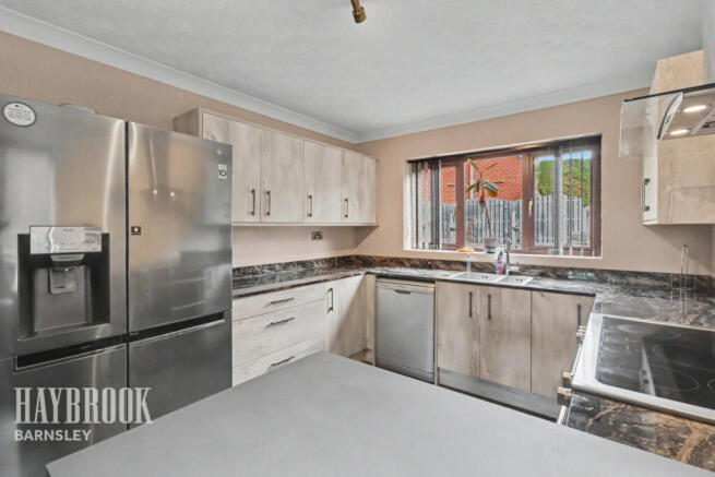 4 bed Detached for sale Image 6